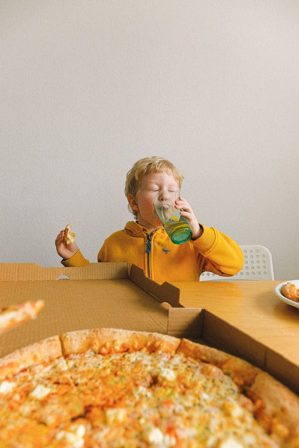Fatter people eat faster